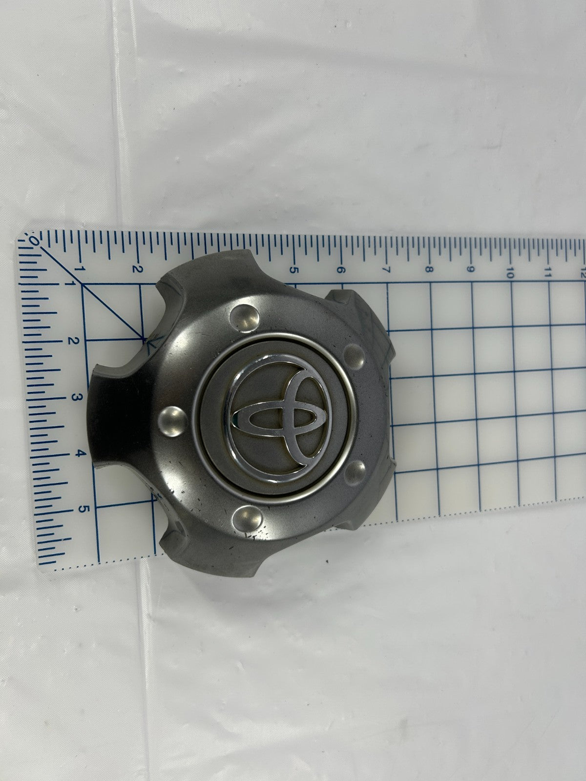 1998-2001 Toyota Land Cruiser Wheel Center Cap Hub Ornament OEM 42603-60250