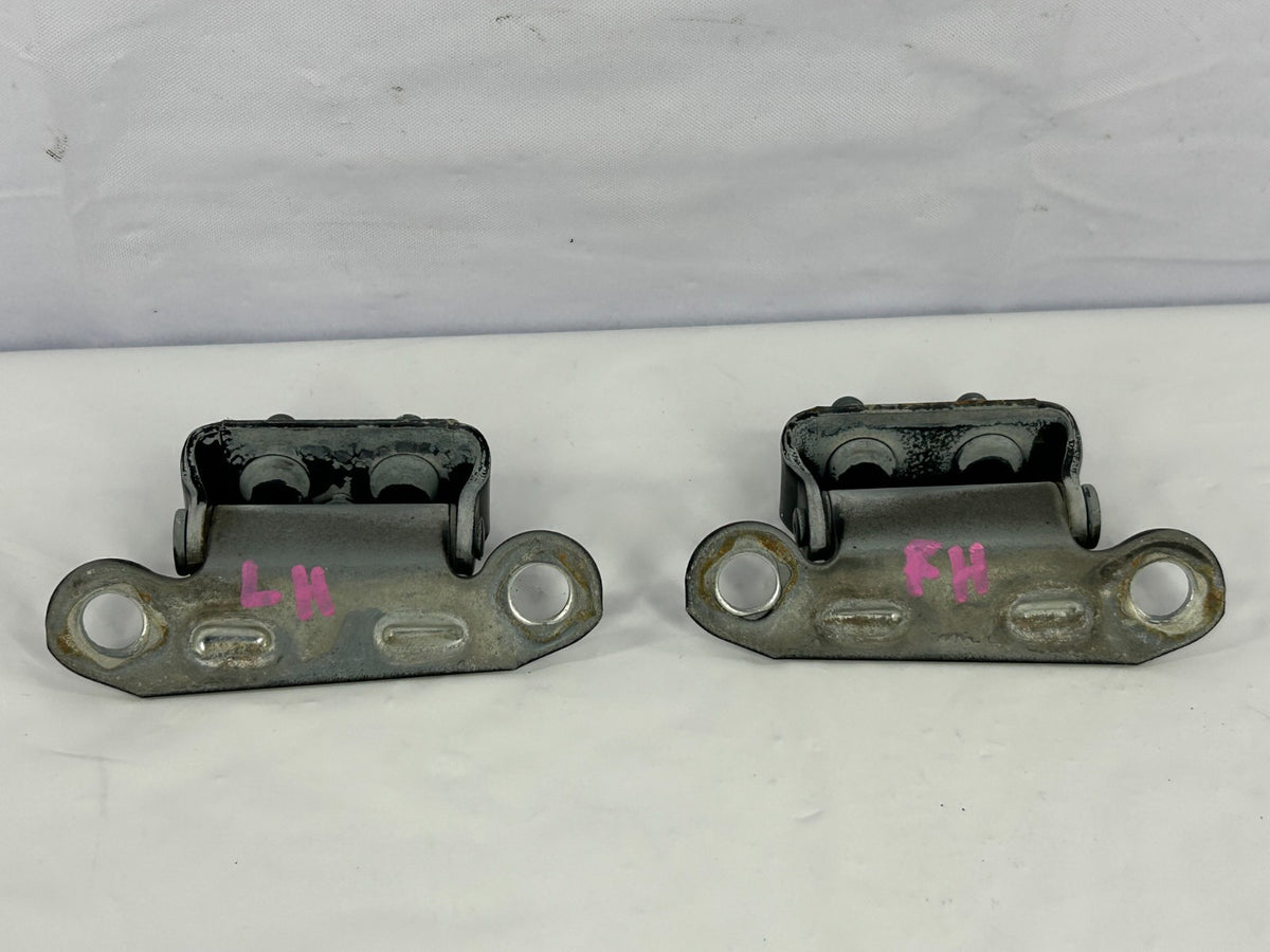 98-07 Toyota Land Cruiser Rear Upper Tailgate Hatch Door Hinges OEM 68810-95J02