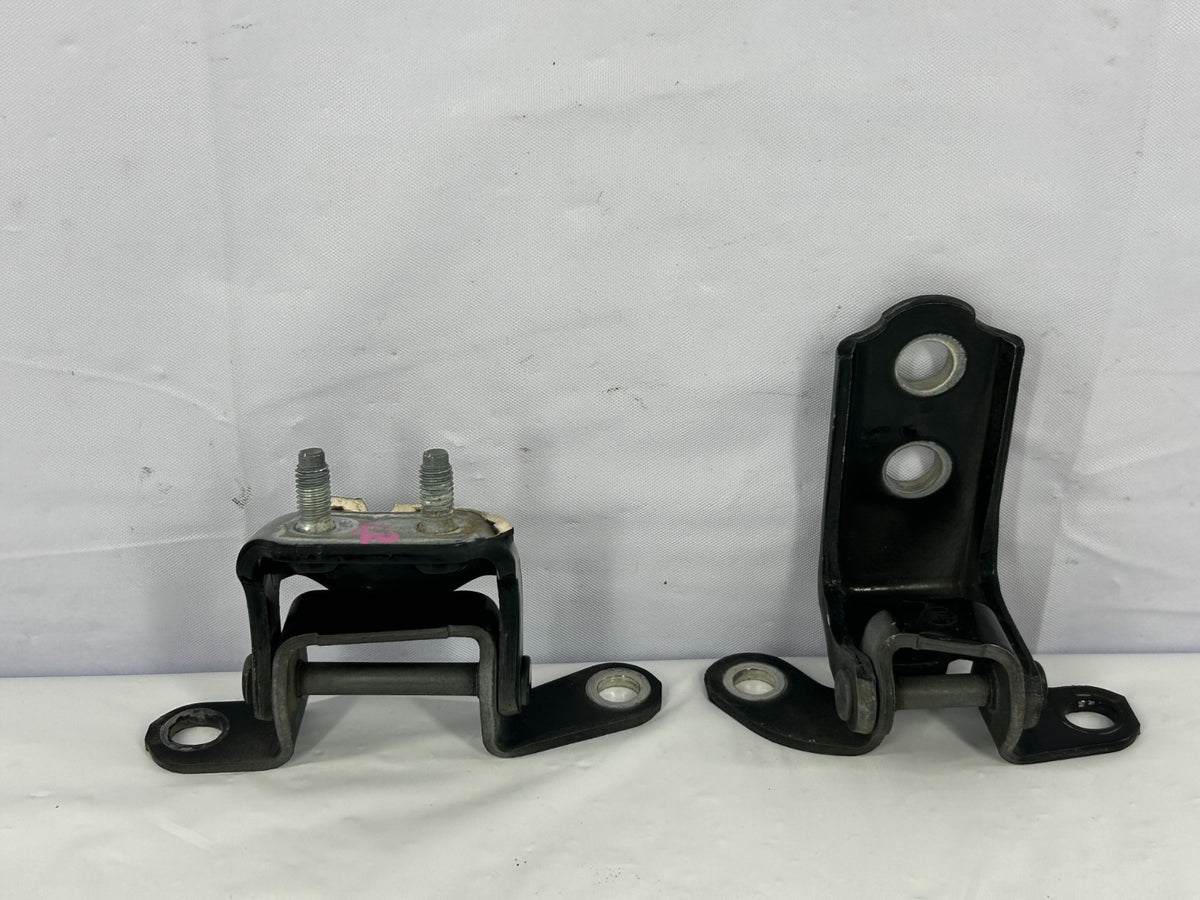 98-07 Toyota Land Cruiser Rear Left Upper & Lower Door Hinges OEM 68780-60030