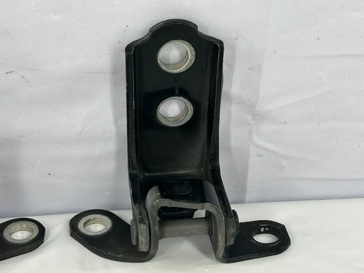98-07 Toyota Land Cruiser Rear Left Upper & Lower Door Hinges OEM 68780-60030