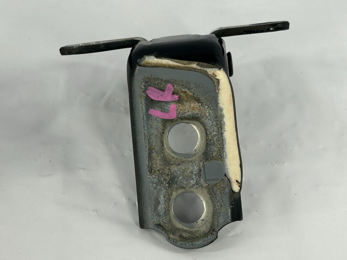 98-07 Toyota Land Cruiser Rear Left Upper & Lower Door Hinges OEM 68780-60030