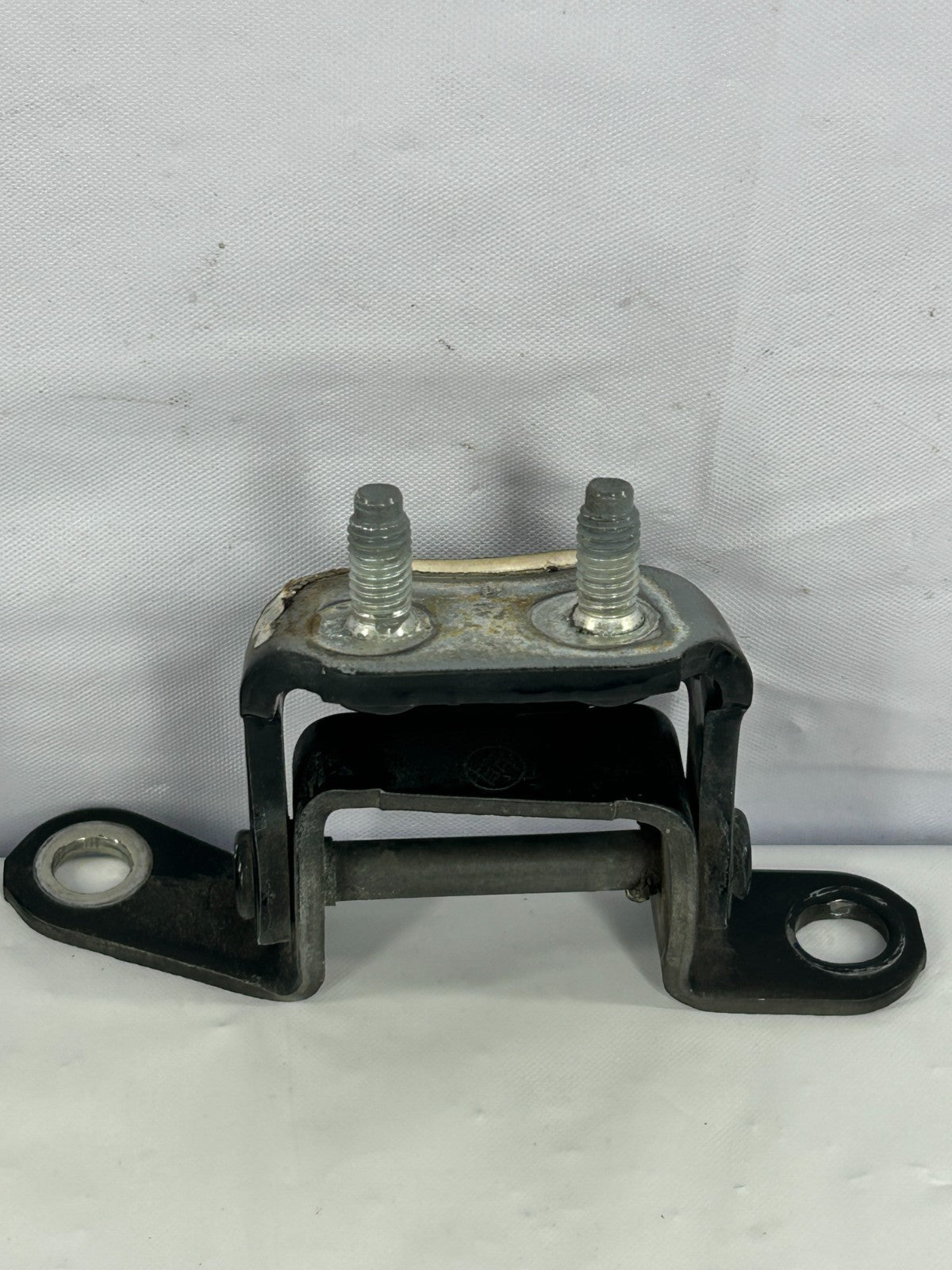 98-07 Toyota Land Cruiser Rear Right Upper & Lower Door Hinges OEM 68770-60030