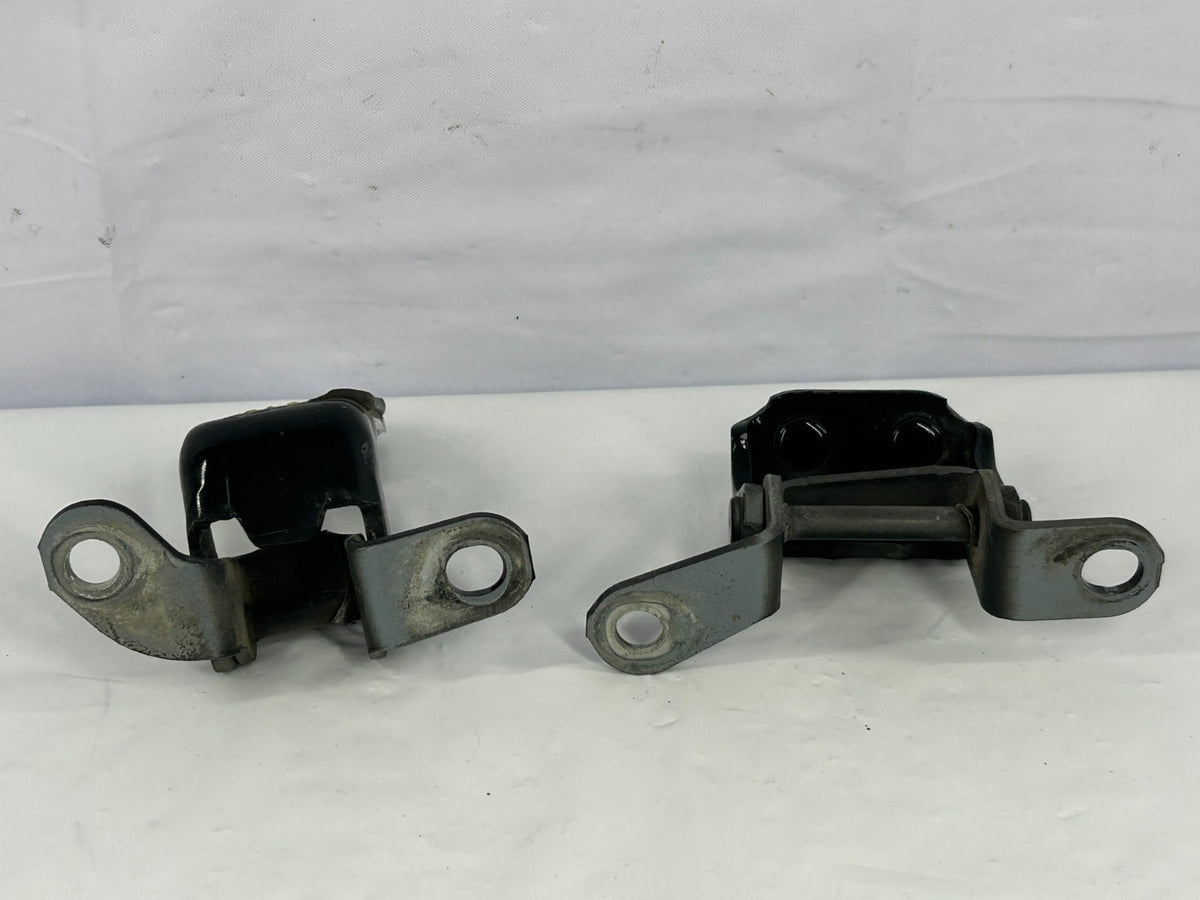 98-07 Toyota Land Cruiser Rear Right Upper & Lower Door Hinges OEM 68770-60030