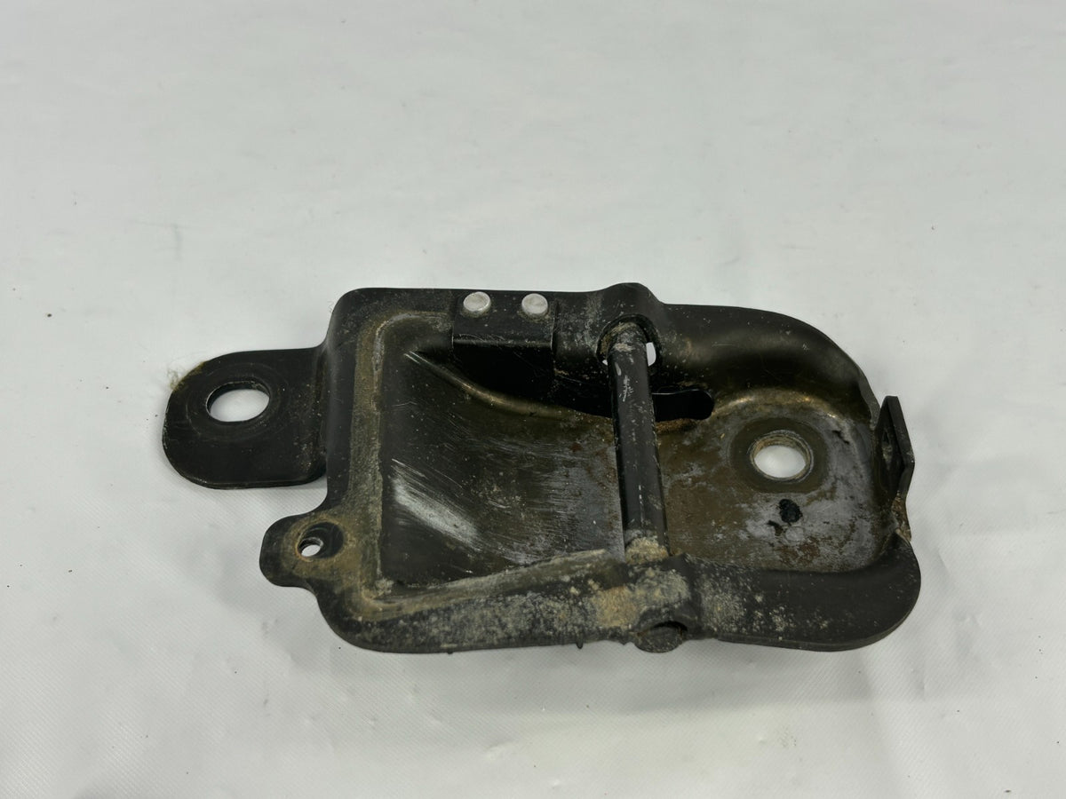 98-07 Toyota Land Cruiser 3rd Row Right Seat Lock Striker Cup OEM 78904-60090