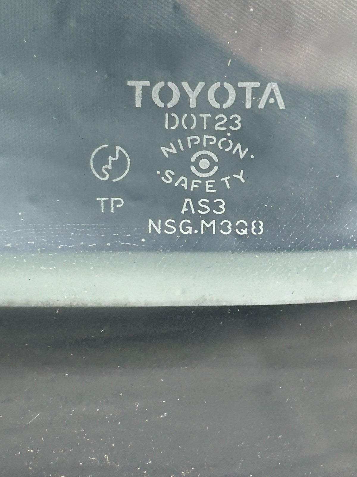 96-02 Toyota 4Runner Rear Right Door Quarter Vent Window Glass OEM 68123-35040