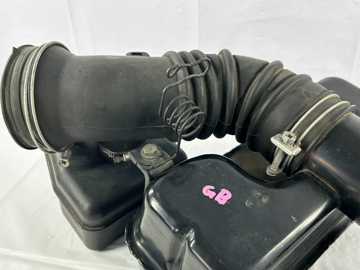 1996-2001 Toyota 4Runner Engine Air Intake Cleaner Resonator OEM 17880-0C010